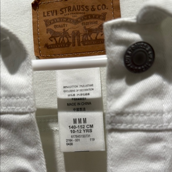 Girls NWOT Levi's White Jean Jacket Perfect Condition - Picture 2 of 6